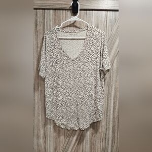American Eagle Soft & Sexy Leopard Print V-Neck